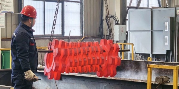 鏈輪體熱處理，強韌兼備，抗磨無憂